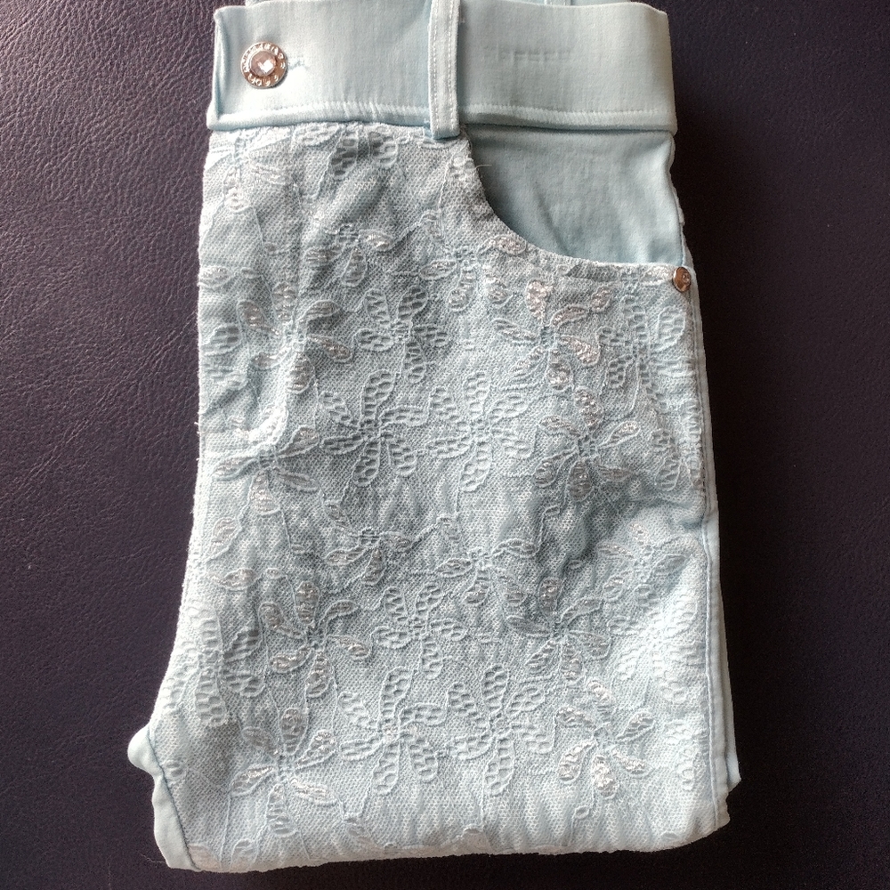 TURQUOISE LACE FRONT CAPRI JEANS